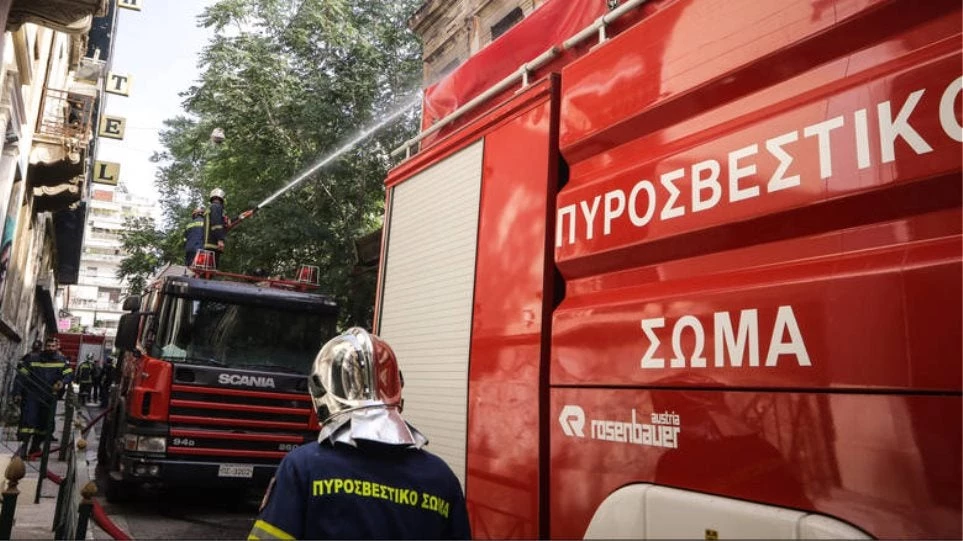 Φωτιά σε διαμέρισμα στο Ιλιον – Απεγκλωβίστηκε ένα άτομο